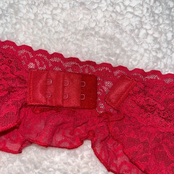 Victoria’s Secret garter belt - Picture 2 of 4